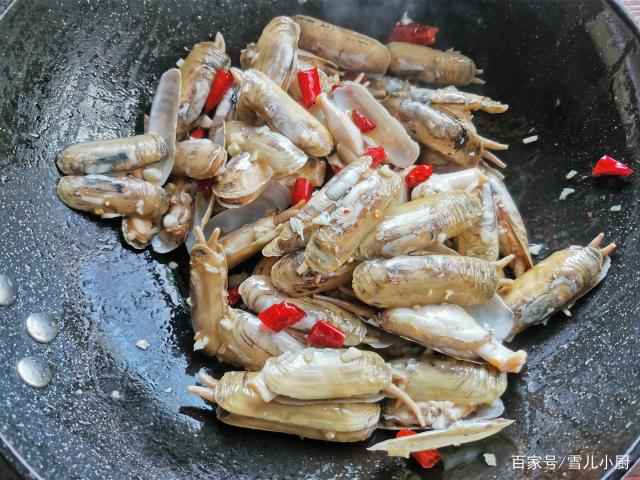 這個(gè)海鮮被稱(chēng)作“小人仙”，肉質(zhì)肥美，用這個(gè)方法做，一盤(pán)不夠吃