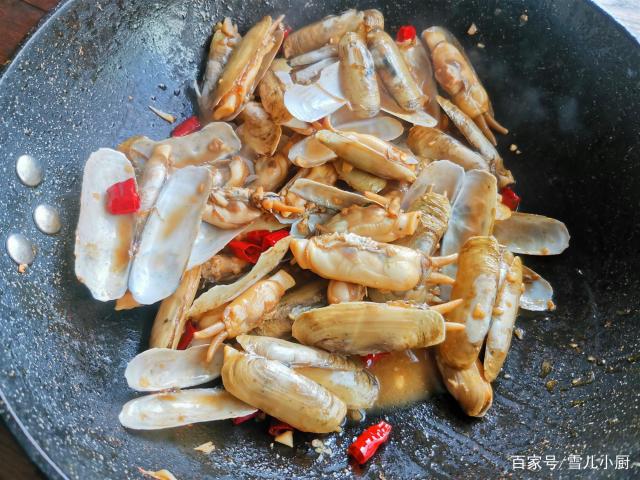 這個(gè)海鮮被稱(chēng)作“小人仙”，肉質(zhì)肥美，用這個(gè)方法做，一盤(pán)不夠吃