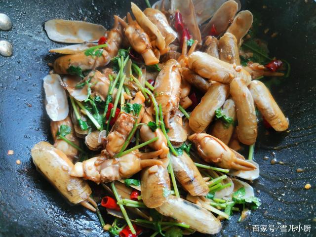這個(gè)海鮮被稱(chēng)作“小人仙”，肉質(zhì)肥美，用這個(gè)方法做，一盤(pán)不夠吃